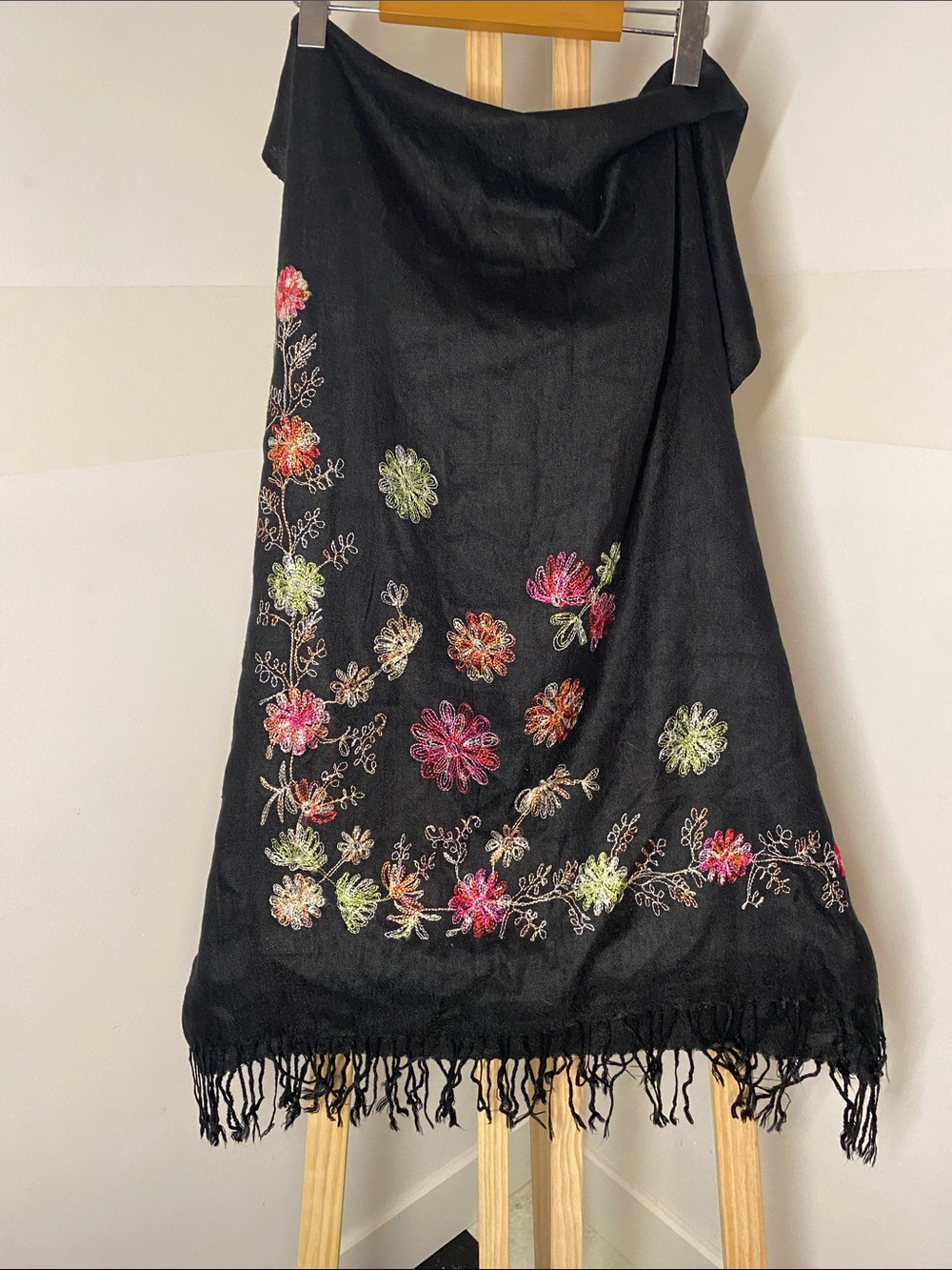Pashmina 70% Pashmina 30% Silk Embroidered Floral Fringe Shawl Wrap Black